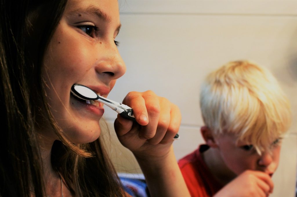 child-brushing-teeth