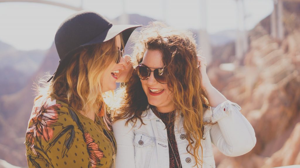 woman-wearing-sunglasses