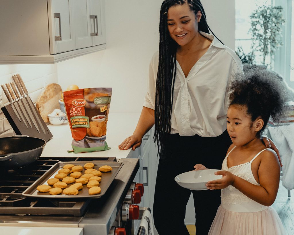 child-cooking-with-mum