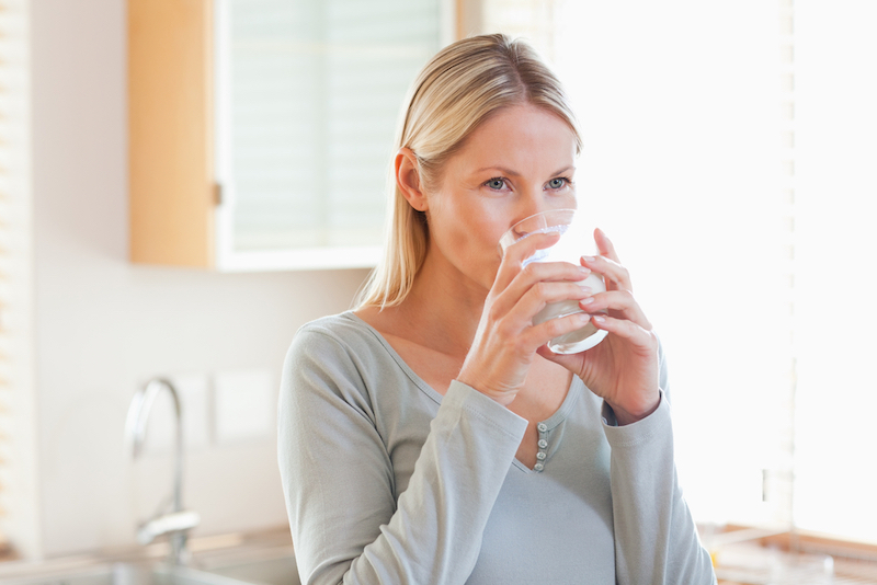 b128fbc1 woman drinking water