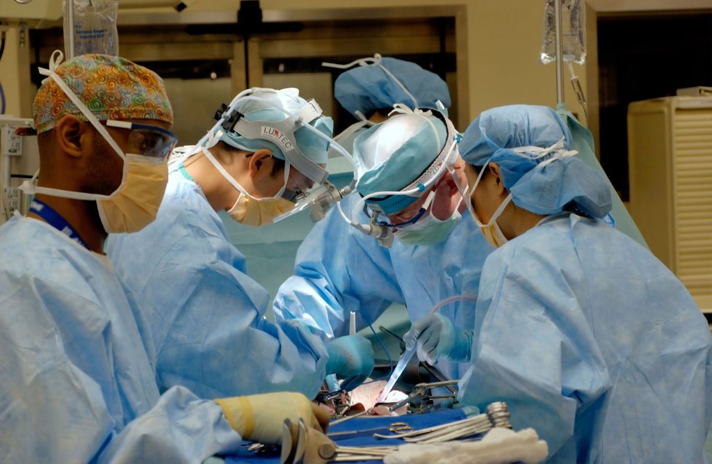 399dd2b3 surgeons in surgery