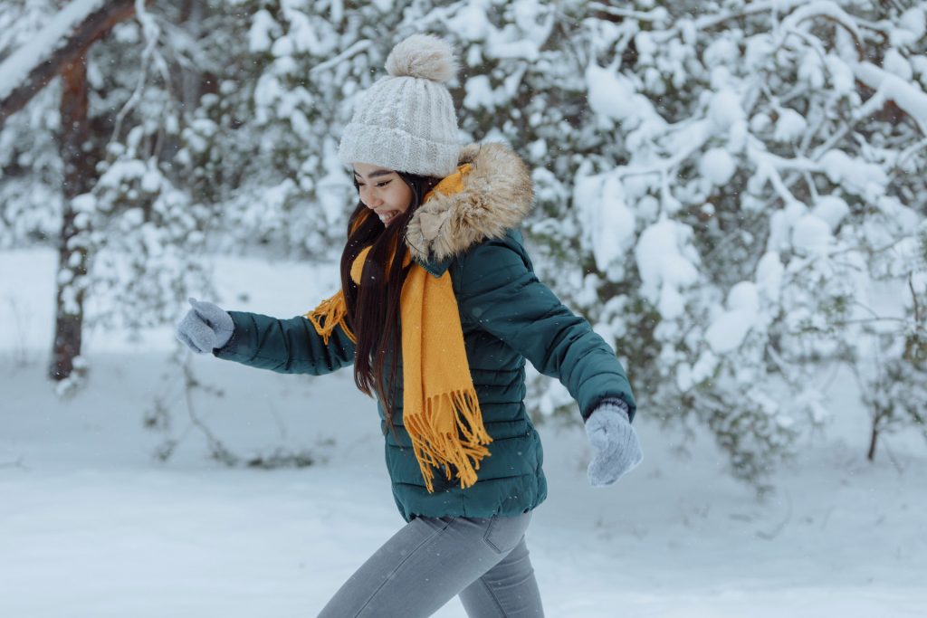 4af0486e woman outside in snow