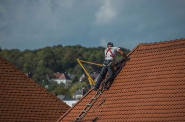 roofer fixing roof