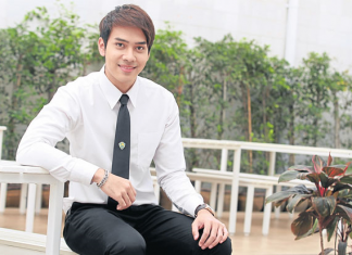 พระเอกส้มหล่น