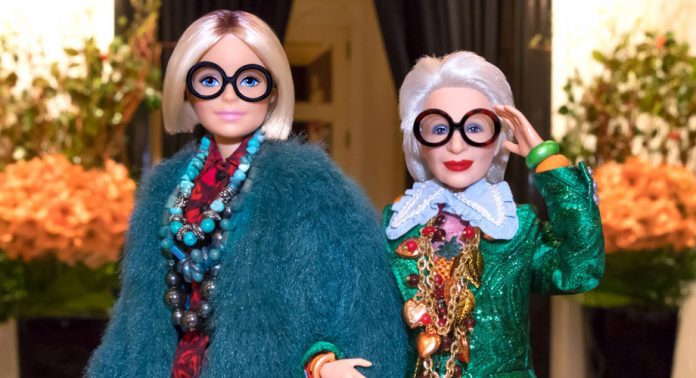 Lo nuevo de barbie junto al icono de la moda Iris Apfel