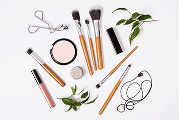 Cómo maquillarte en verano y no morir en el intento