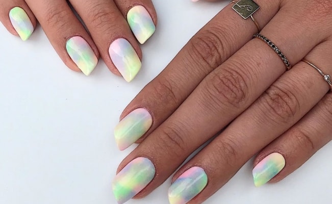 Lipstick: la forma de uñas que se toma las redes sociales y escapa de lo tradicional