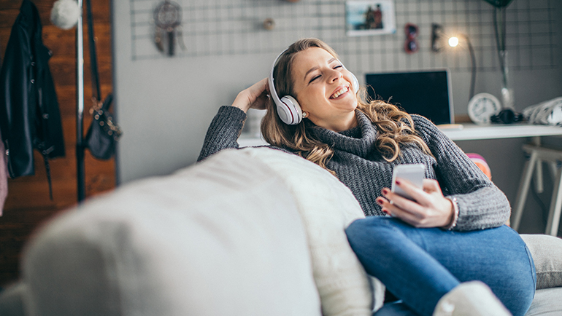 Chismes y comedia: los 3 podcast chilenos que debes escuchar ya en Spotify