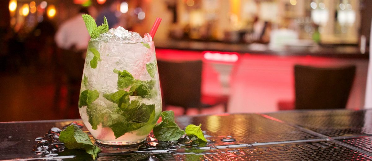 Terrazas de verano: 5 bares con coctelería de autor en Santiago