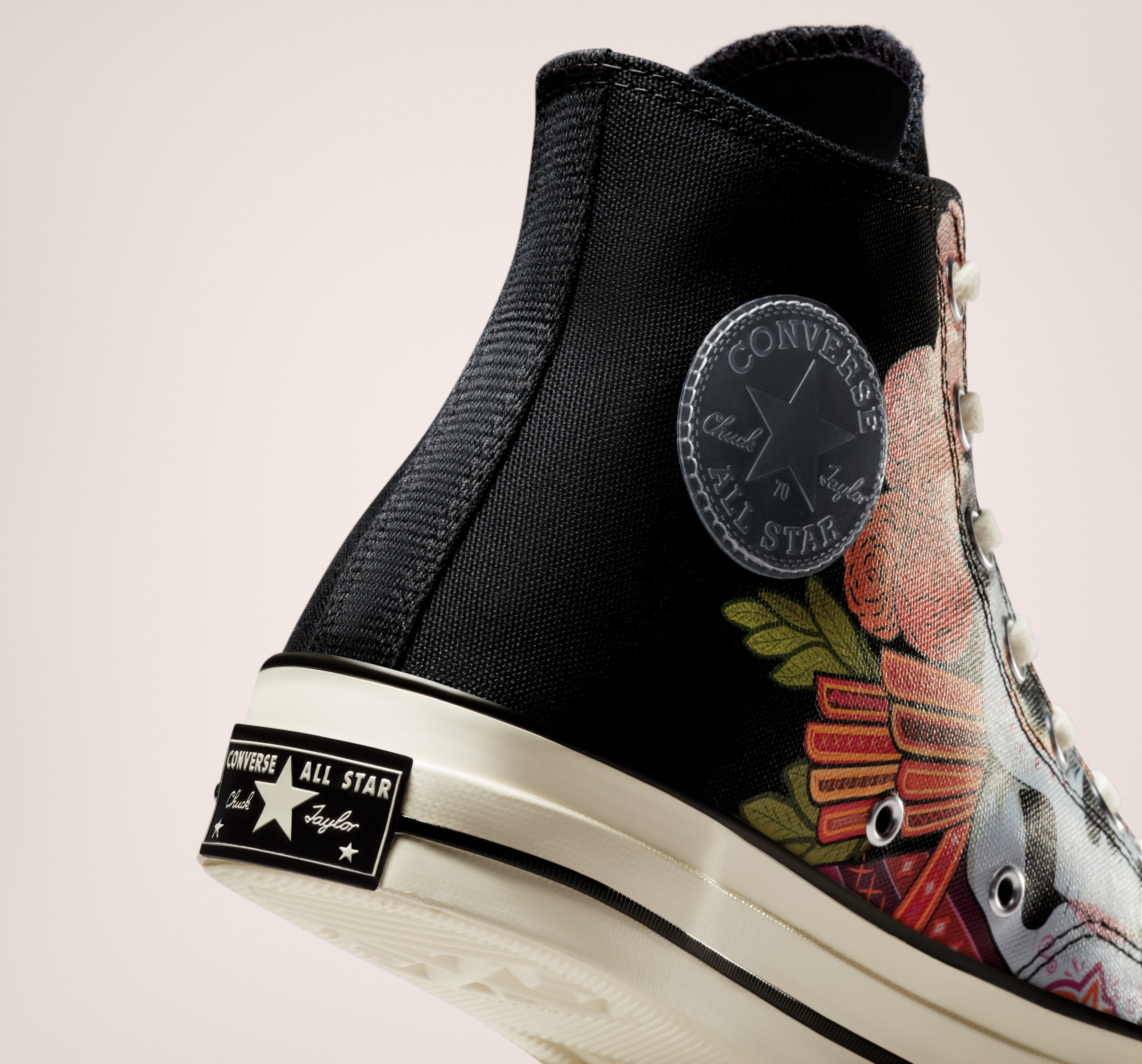 Planificado barba gritar Converse y el muralista Saner celebran el "Día de los Muertos" con diseños  inspirados en esta tradición 