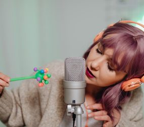 El ASMR, la experiencia sensorial que rompió record en Spotify este 2021