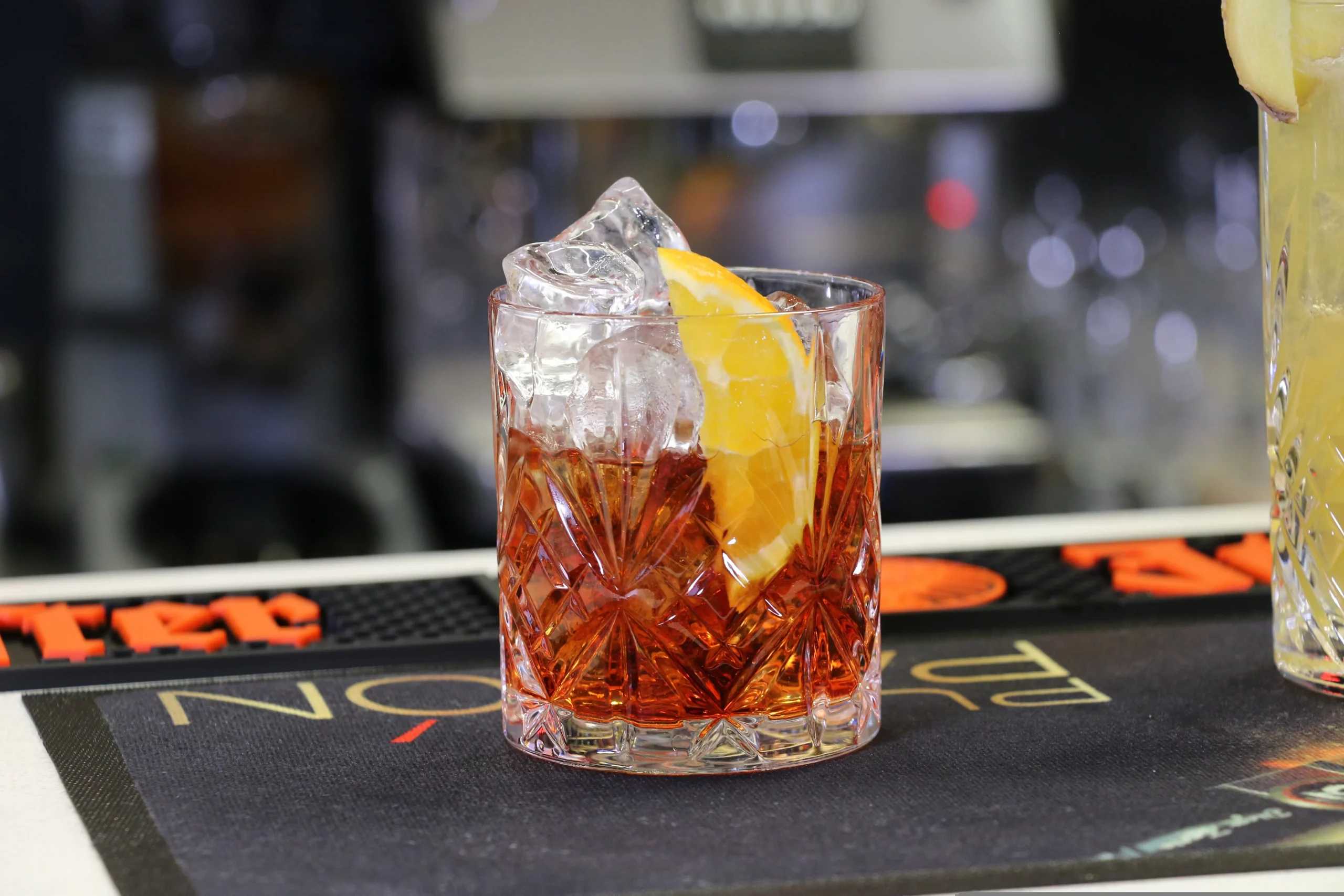 Esta receta de negroni es lo que necesitas para hacer el cóctel perfcto en tu casa