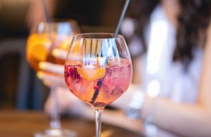 Tragos con brillo especial: Disfruta 5 recetas de gin rosa