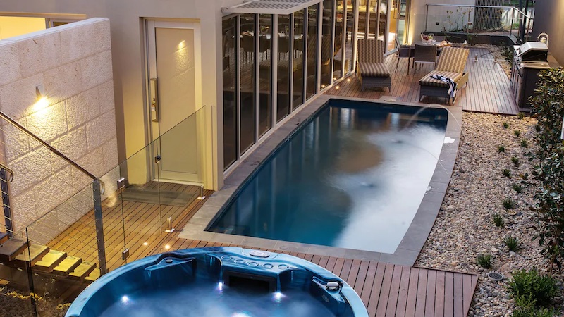 Private pool and spa at The Frames in Paringa, SA