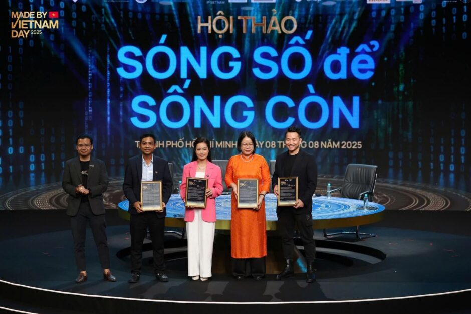 Hội thảo “Sóng số để sống còn” - Doanh nghiệp Việt trước làn sóng chuyển đổi số