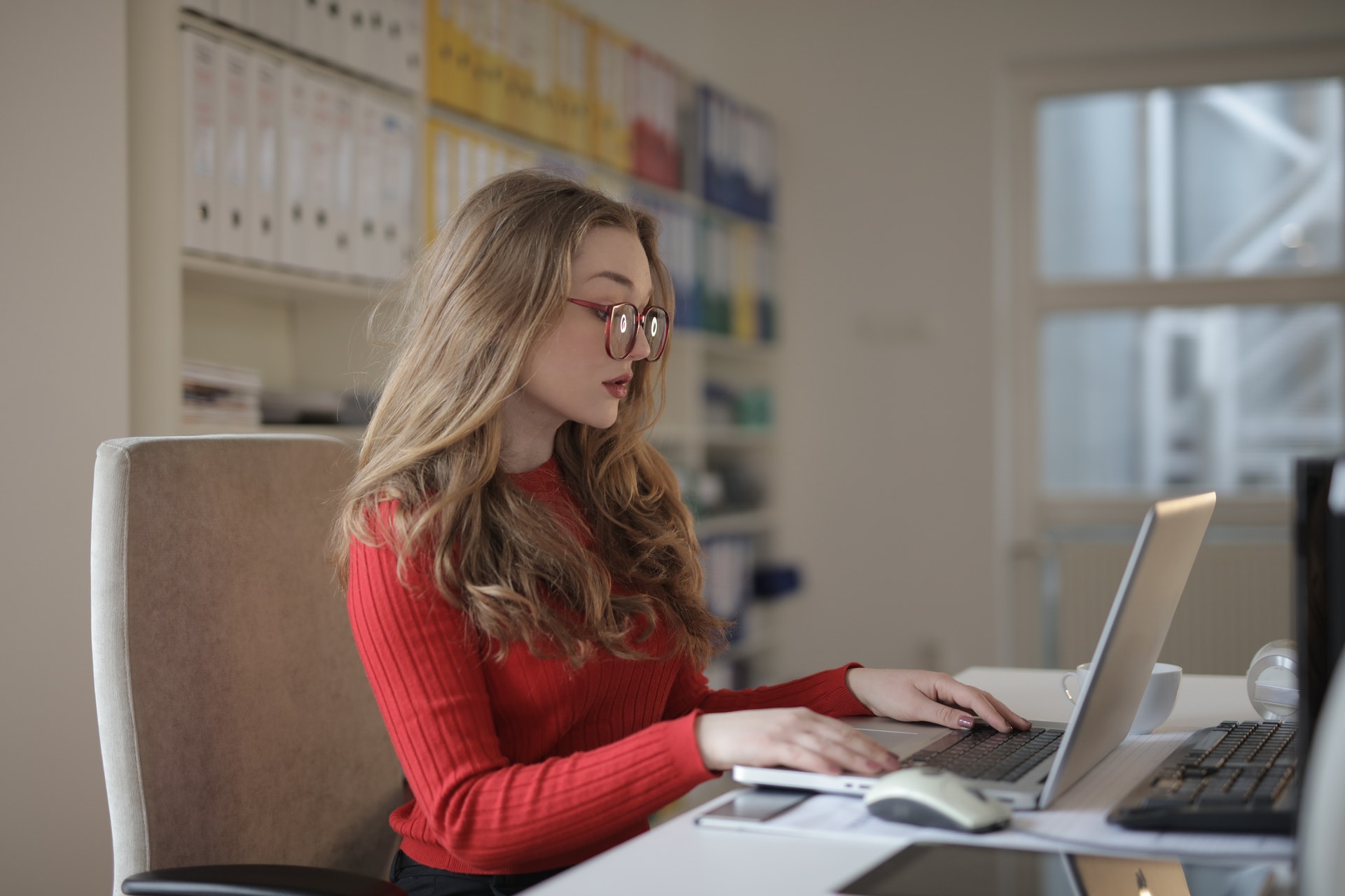 controller-vs-accountant-what-are-the-main-differences-envoice