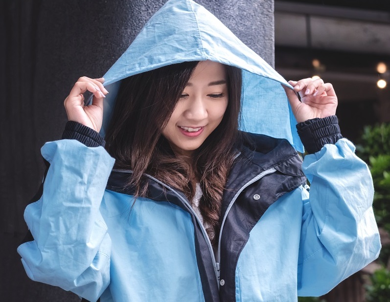 台灣首件可防水的「棉質雨衣」，打破用過即丟的一次性雨衣循環 
