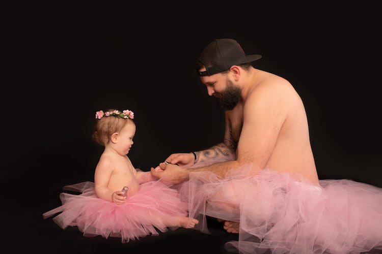 美國爸爸的「爸氣」行動：願為女兒穿上芭蕾裙，打破刻板印象