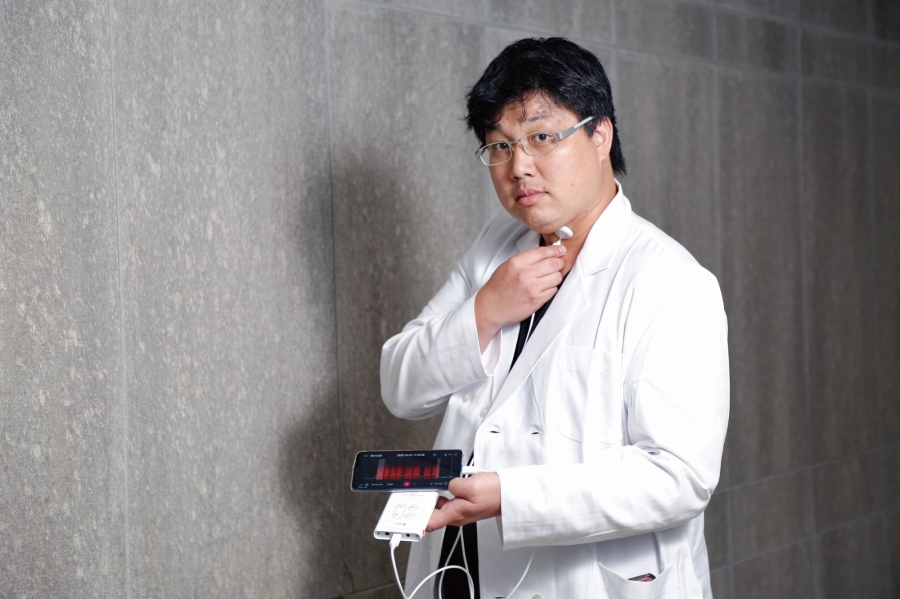 台灣醫生設計微型貼片分析肺部異常音，掀 200 年老聽診器革命