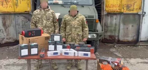 Аптека АНЦ передала системы электропитания бойцам 55-й артиллерийской бригады