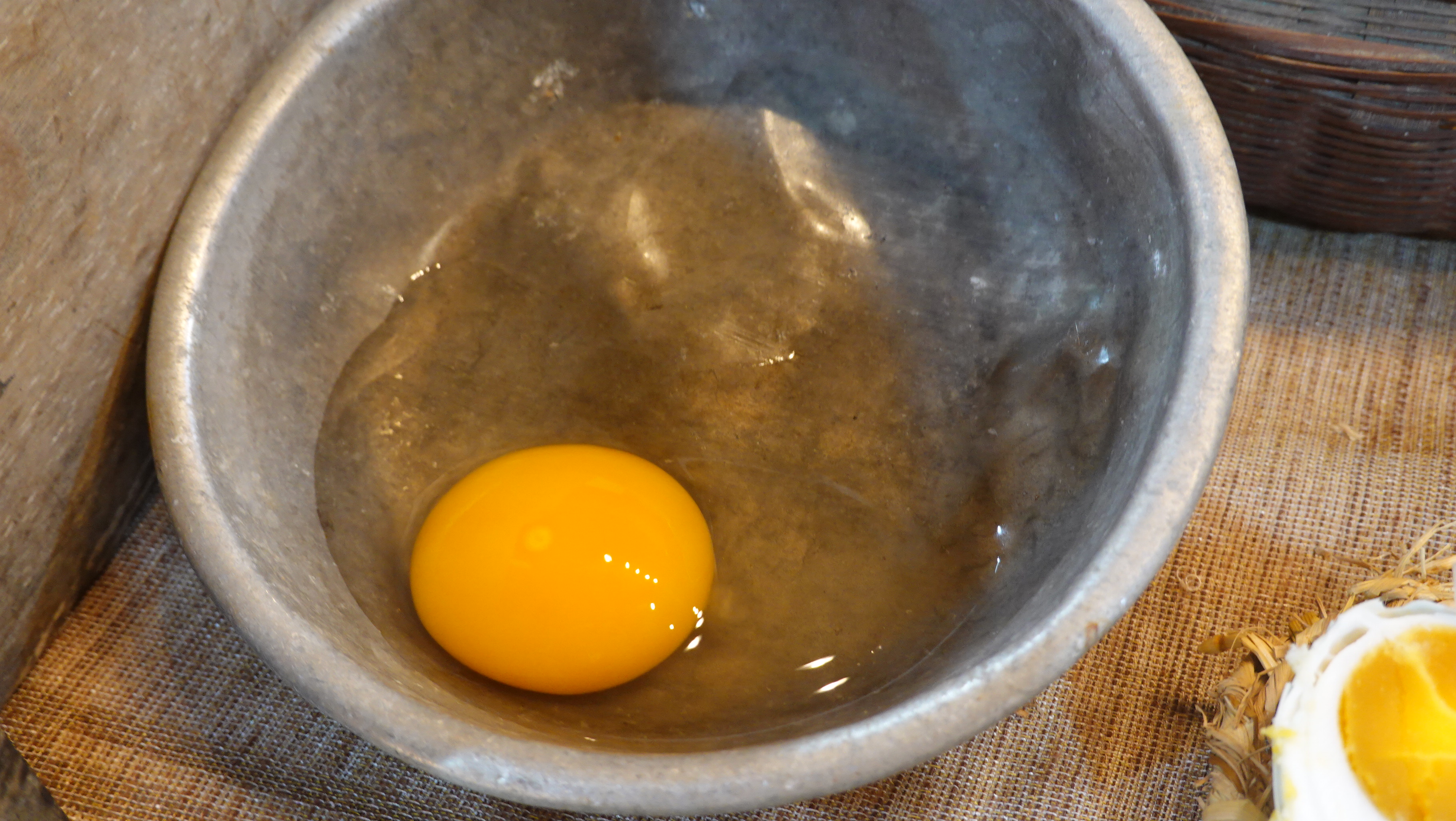 善待母雞才能生好蛋，惜食低碳、友善環境的永續飲食行動