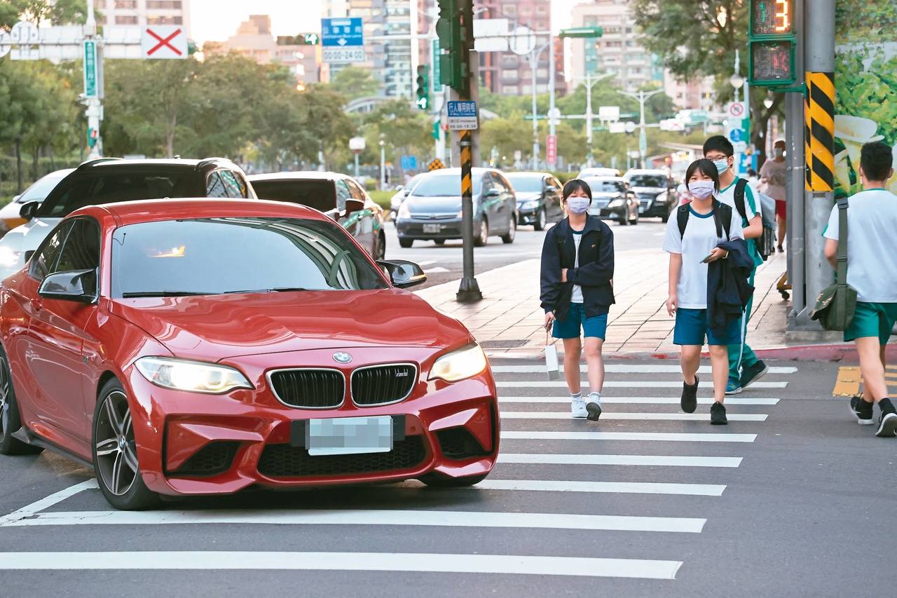 車不讓人 行人在路口死亡攀新高