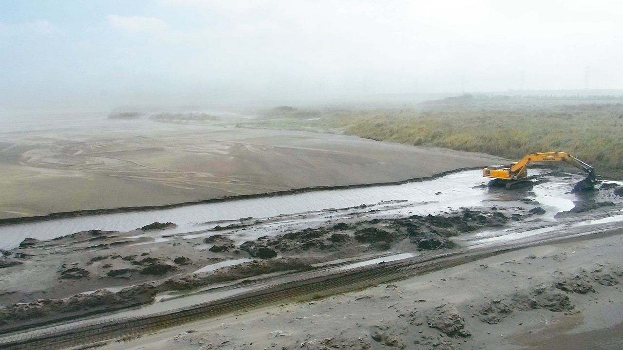 茫治沙河、半個西螺陷沙塵暴 吸塵成日常