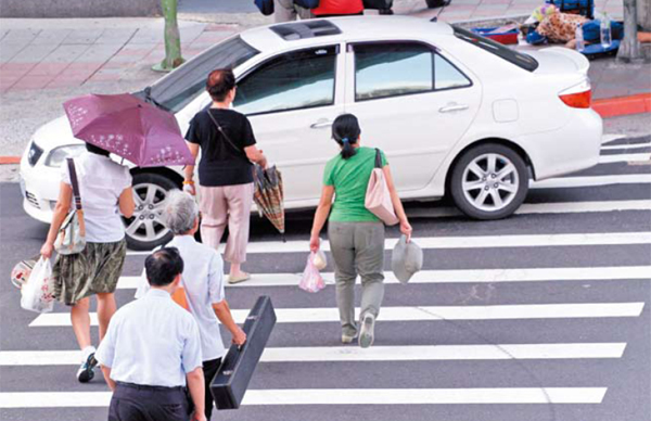 車不讓人 美日對台發交通警報