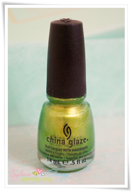 Sylvia_世界排名前三大的CHINA GLAZE夢幻島系列指甲油 