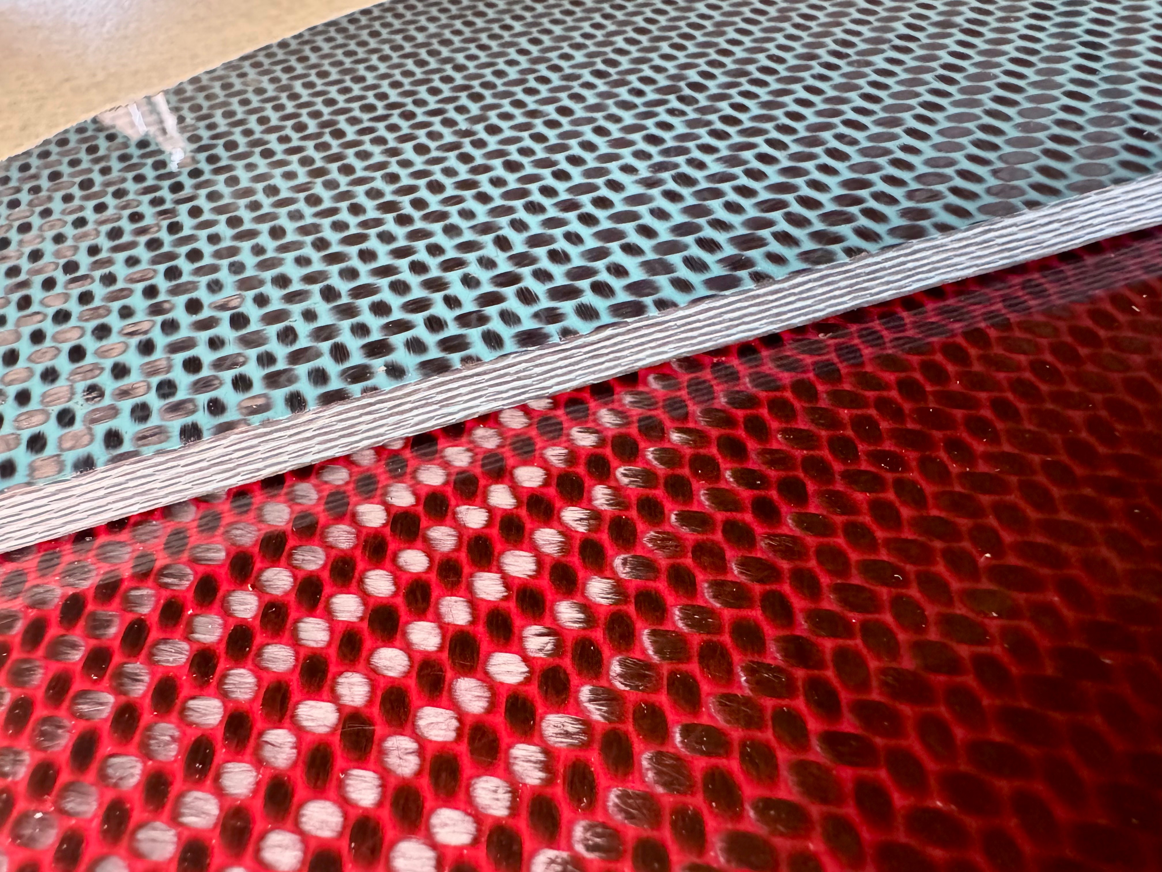 Breezy Waves by CarbonWaves - gefärbtes Carbonfaser Verbundmaterial