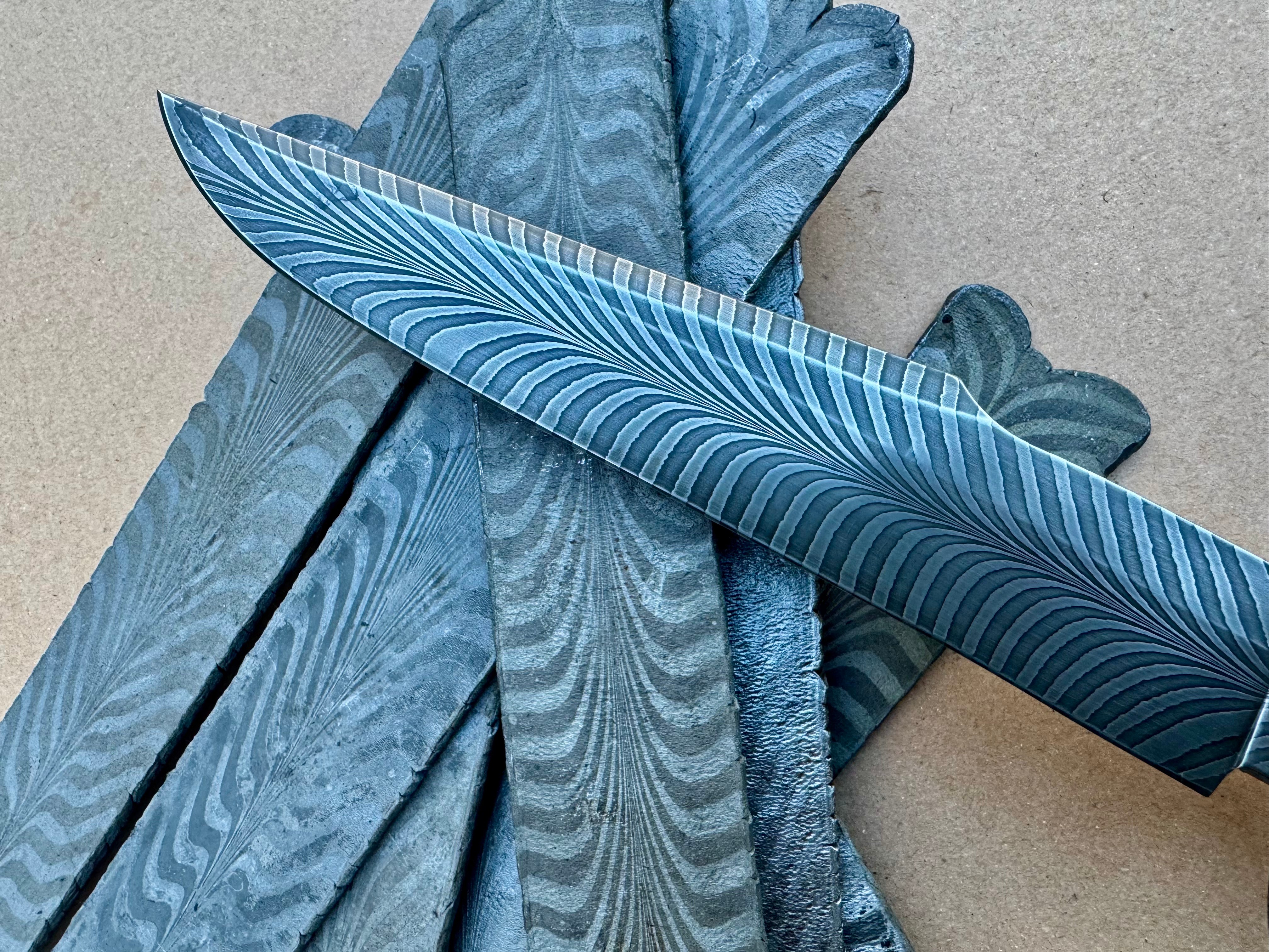 Federdamast / Damaszenerstahl by Kalderum Klingenkunst / Damast