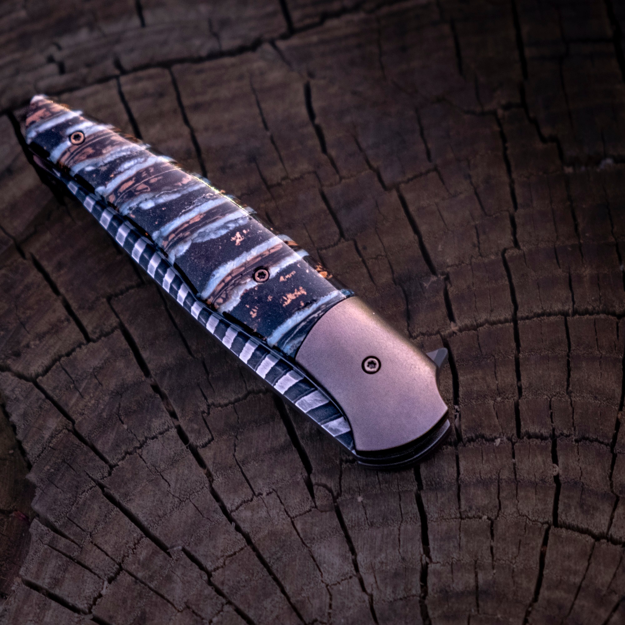 Verkauft Klappmesser - Linerlock Flipper - Streifendamast - Mammutbackenzahn - Titan