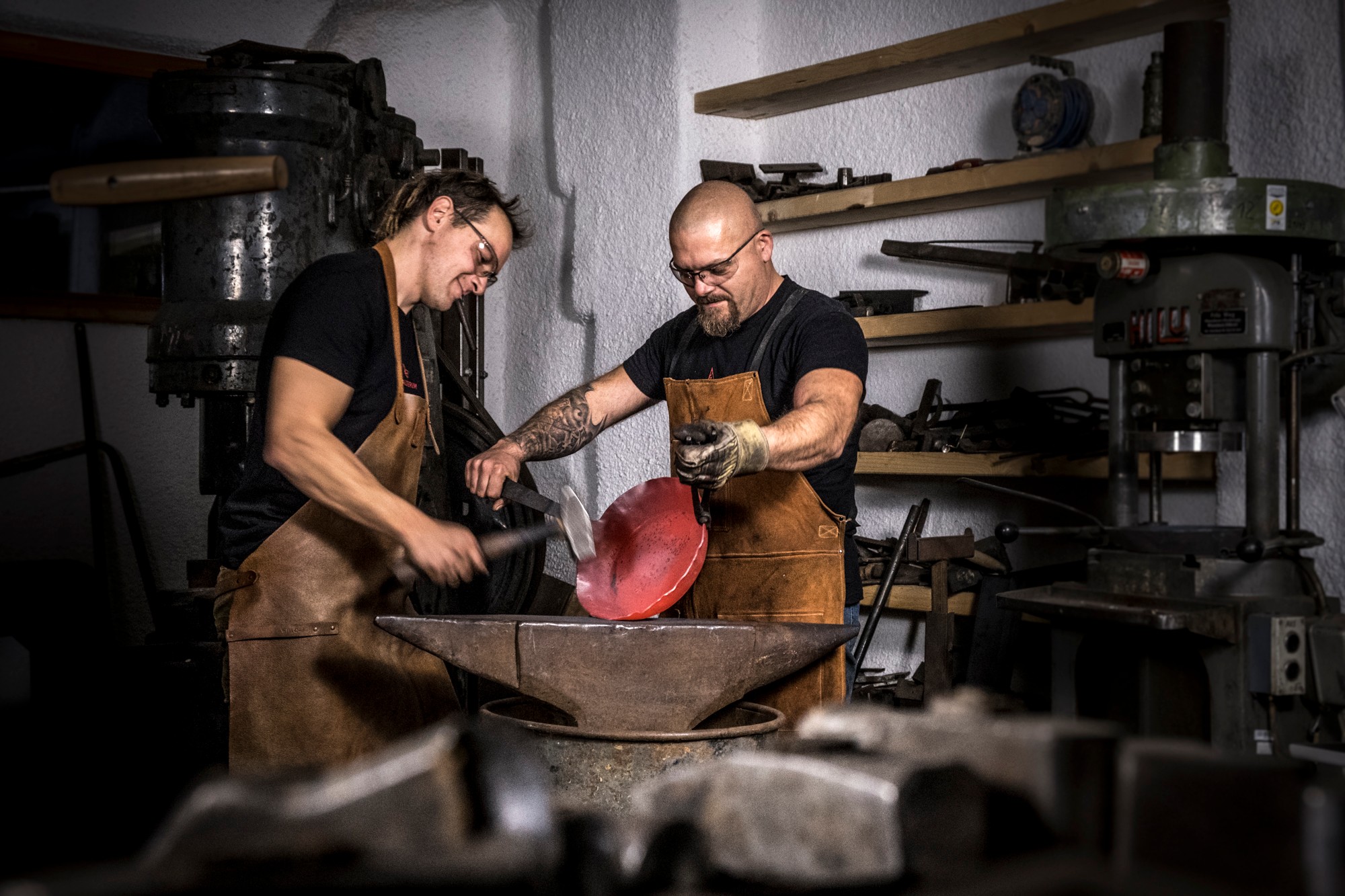 Schmiedeeisen-Pfanne groß mit Stahlgriff
