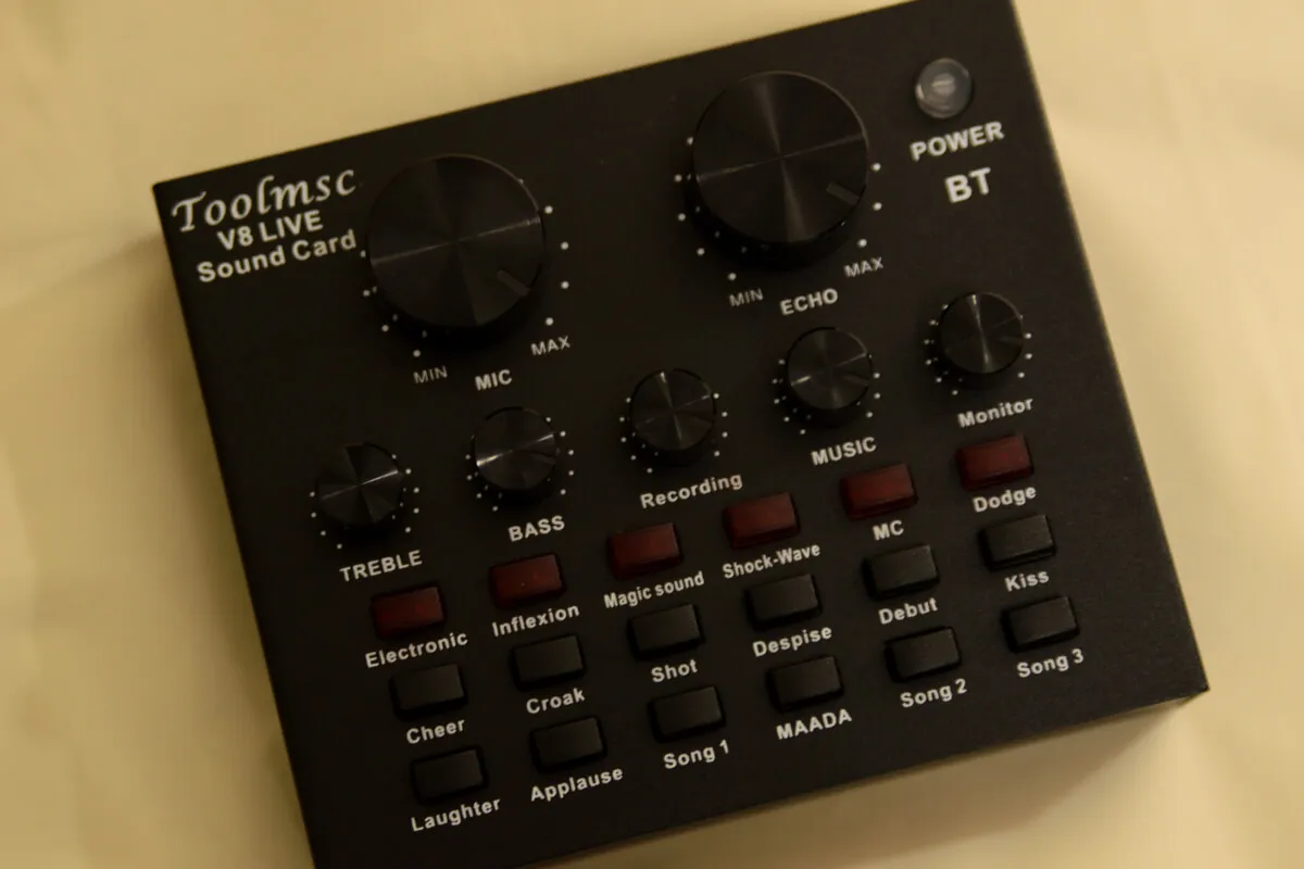 V8 Sound Card 前面