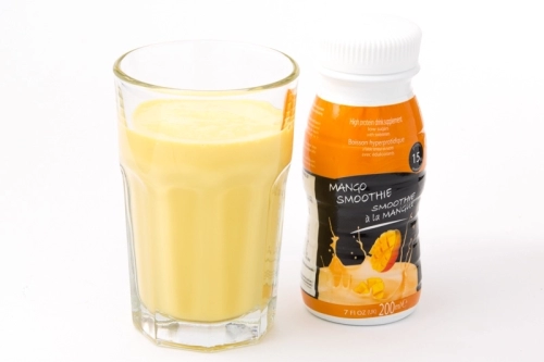 Mango smoothie drank flesje