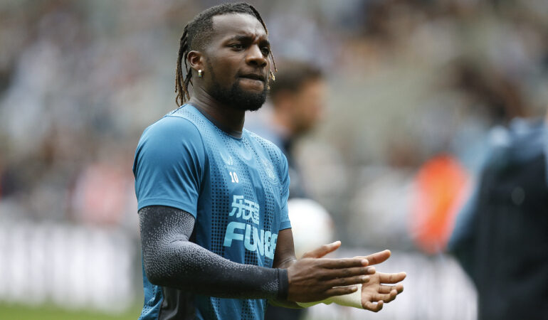 Allan Saint-Maximin regaló reloj a aficionado. FOTO: Reuters