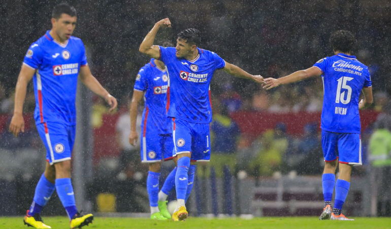 Cruz Azul, en peligro de ayudar a los Gallos Blancos. FOTO: Mexsport