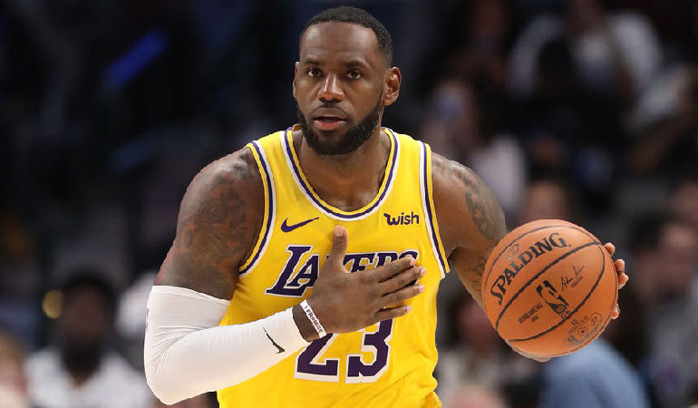 LeBron renova contrato com Lakers por cerca de R$ 445 milhões