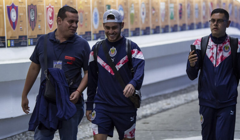 Canelo Angulo confía en revertir mal paso de Chivas. FOTO: Mexsport