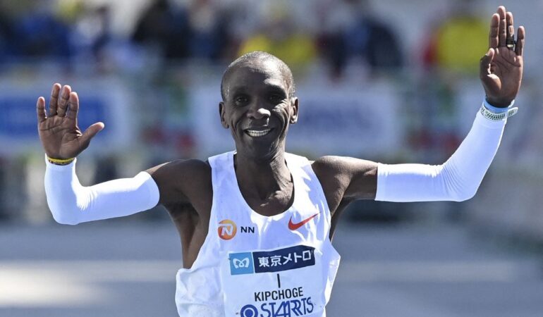 Eliud Kipchoge impuso un nuevo récord en el Maratón de Berlín. | Foto: Cortesía