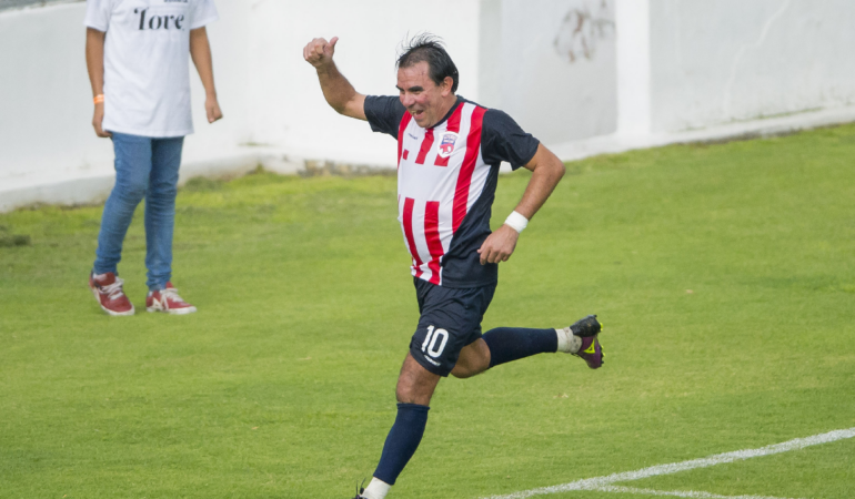 Gusano Nápoles festeja un gol. Foto: Cristian de Marchena | mexsport