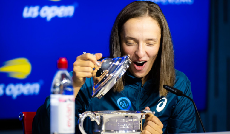 Iga ganó su tercer Grand Slam; segundo del año y festejó en grande. Foto: Cortesía WTA