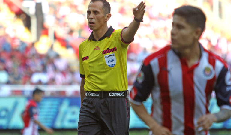 Luis Enrique Santander será el encargado del Puebla vs Chivas. | Foto: MEXSPORT