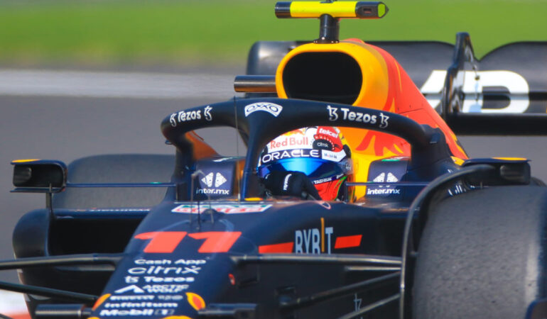 Checo Pérez arrancará cuarto en GP de México. FOTO: AFP