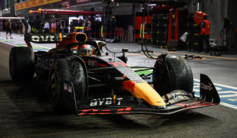 Checo Pérez tuvo una fantástica clasificación en Singapur. FOTO: AFP