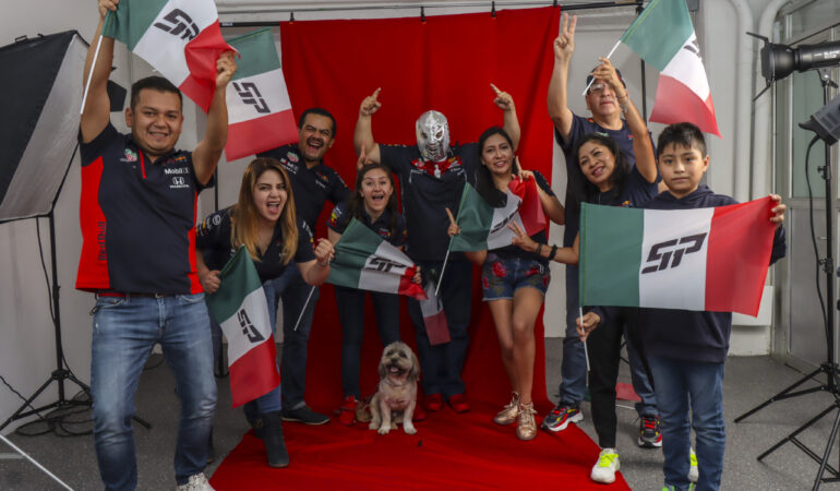 Club de fans de Checo Pérez van a animar al piloto en el GP de México. FOTO: Ramón Romero | ESTO