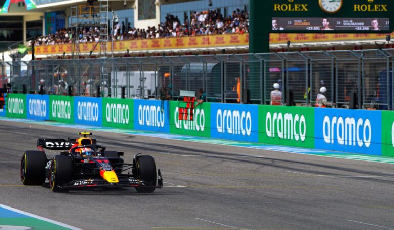 Checo Pérez no pudo subirse al podio en el GP de Estados Unidos. | Foto: Cortesía