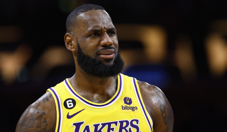 LeBron James y sus Lakers son de los peores del 2022. Foto: AFP