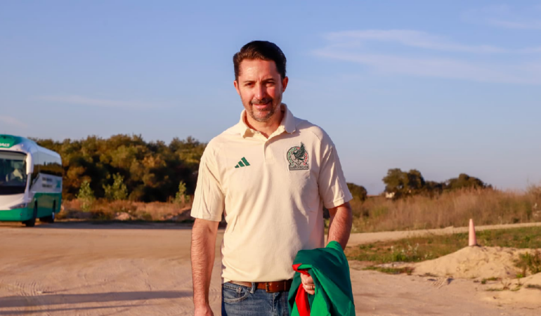 El directivo aseguró que esperaran para dar la lista. Foto Luis Garduño