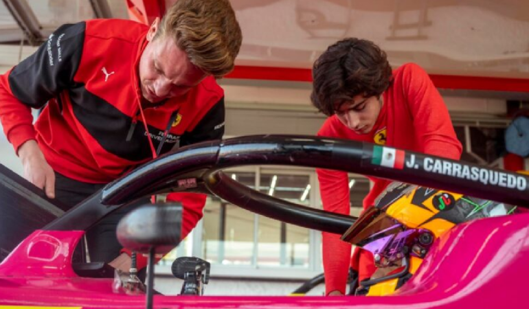 Jesse Carrasquedo vivió la experiencia de Ferrari | Foto CORTESÍA: Facebook Ferrari Driver Academy